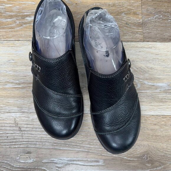 Clarks Black Leather Slip On Loafer Women's Size 8 - Picture 2 of 6